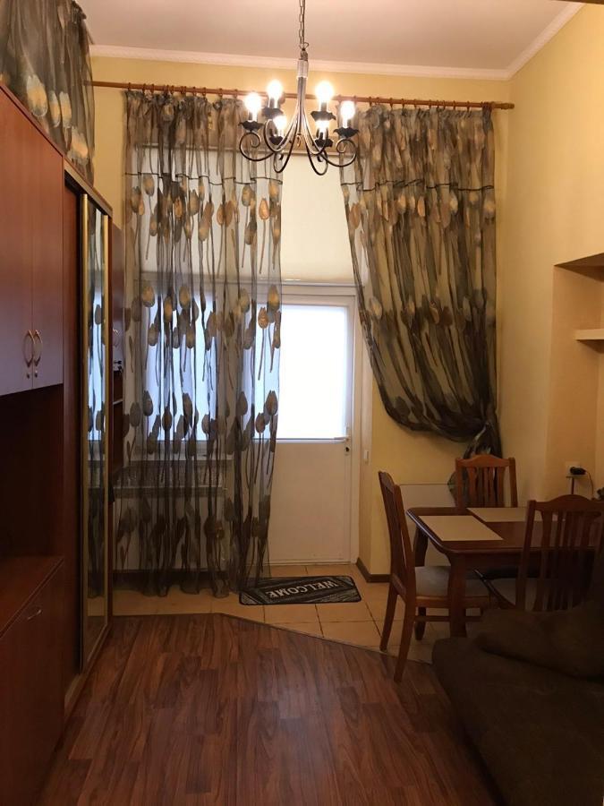 Apartments On Shevchenko Avenue リヴィウ エクステリア 写真